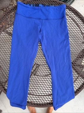 lululemon athletica cobalt blue cropped leggings